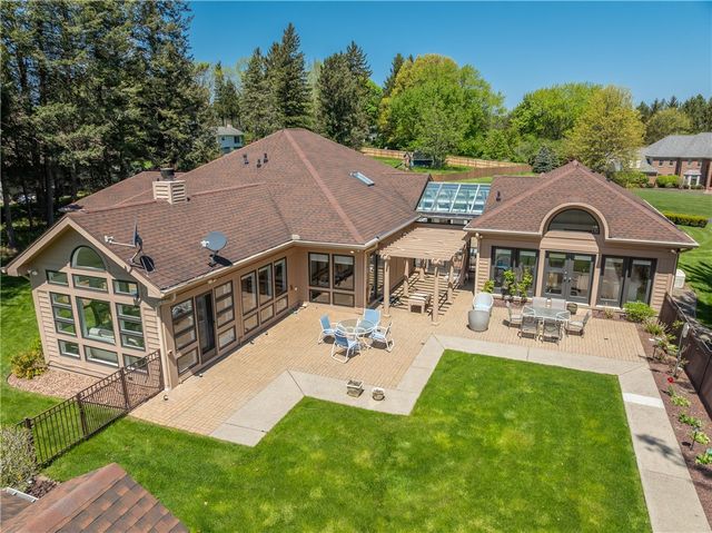 9 Abbey Woods, Pittsford, NY 14534