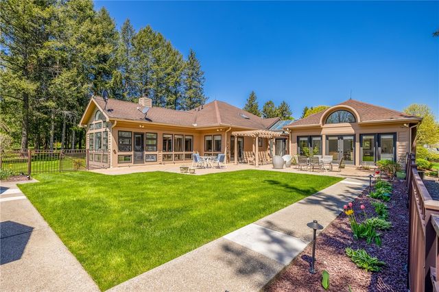 9 Abbey Woods, Pittsford, NY 14534