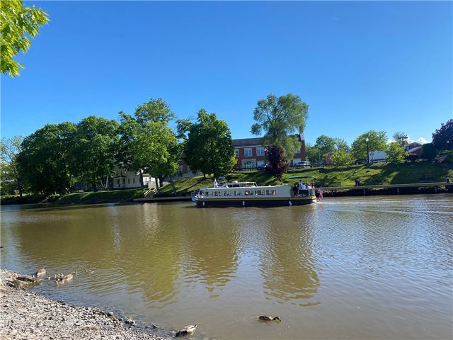 9 Abbey Woods, Pittsford, NY 14534