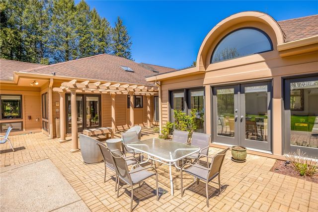 9 Abbey Woods, Pittsford, NY 14534