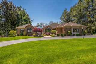 9 Abbey Woods, Pittsford, NY 14534