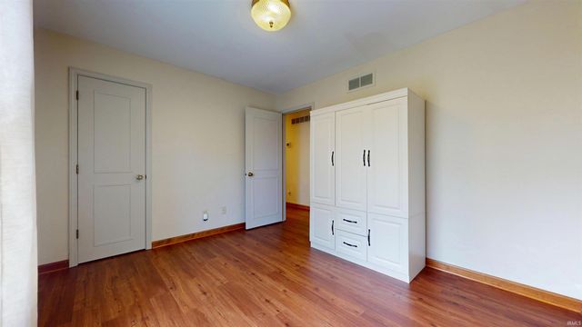 7816 Greenbriar Drive, Evansville, IN 47710