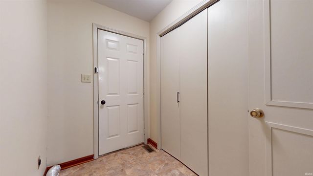 7816 Greenbriar Drive, Evansville, IN 47710