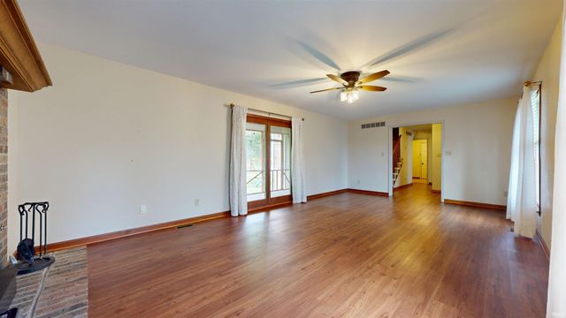 7816 Greenbriar Drive, Evansville, IN 47710