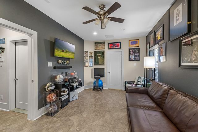 209 Burr Street D, Houston, TX 77011