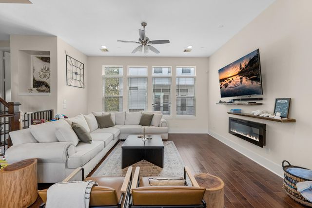 209 Burr Street D, Houston, TX 77011