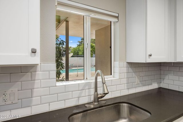 102 W MARYLAND Avenue E1, Phoenix, AZ 85013