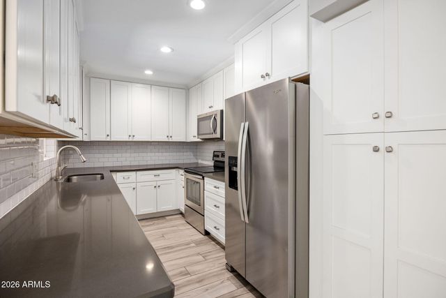 102 W MARYLAND Avenue E1, Phoenix, AZ 85013