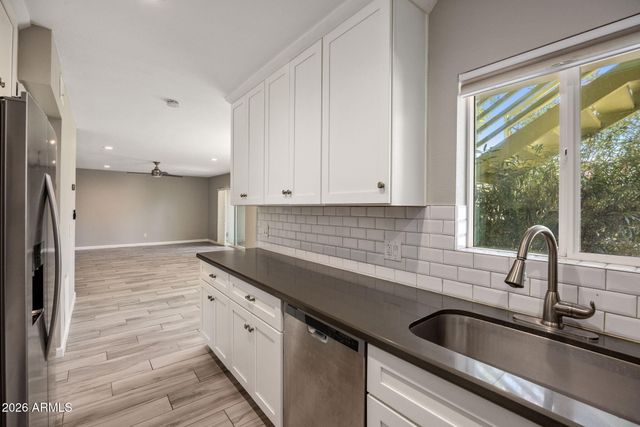 102 W MARYLAND Avenue E1, Phoenix, AZ 85013