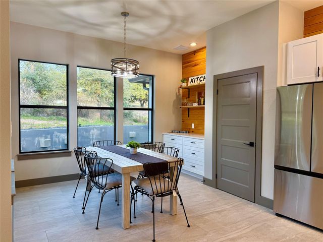 900 Daviot DR, Briarcliff, TX 78669