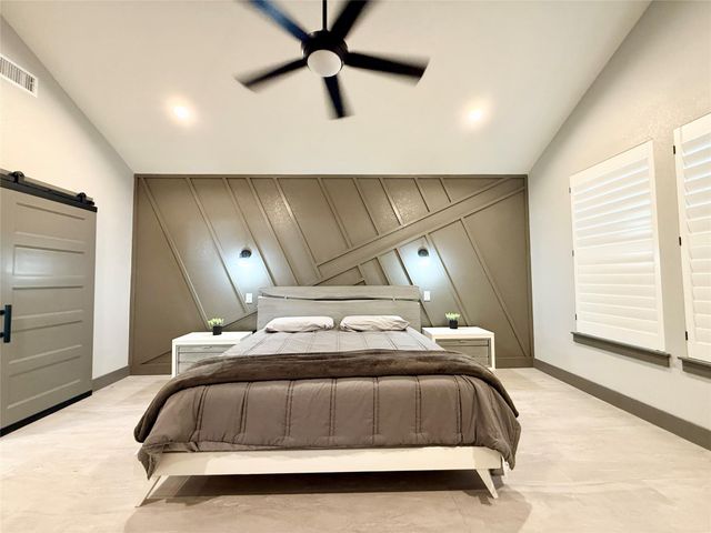 900 Daviot DR, Briarcliff, TX 78669