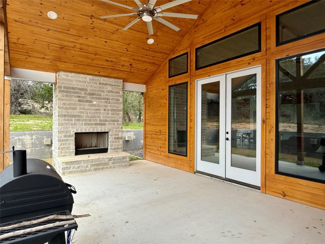 900 Daviot DR, Briarcliff, TX 78669