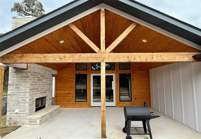 900 Daviot DR, Briarcliff, TX 78669
