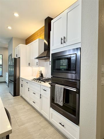900 Daviot DR, Briarcliff, TX 78669