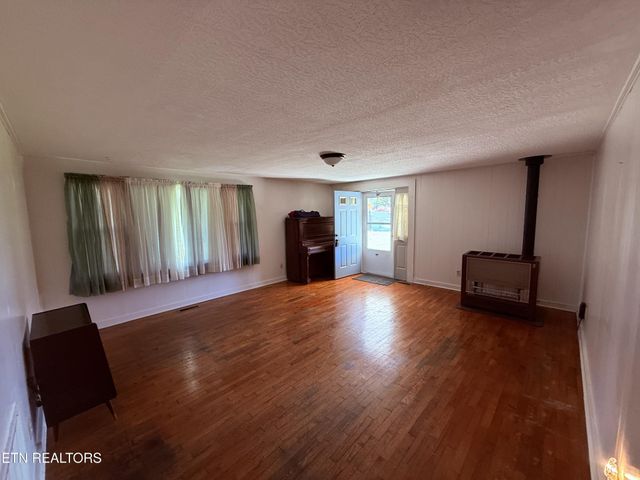 501 Hill Rd, Jamestown, TN 38556