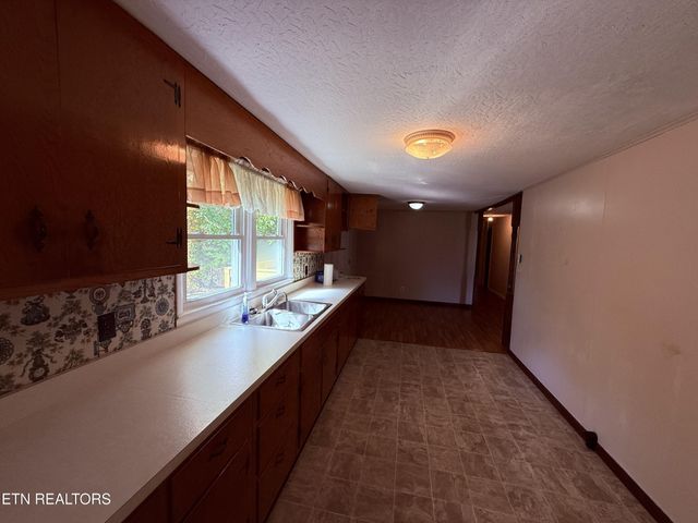 501 Hill Rd, Jamestown, TN 38556