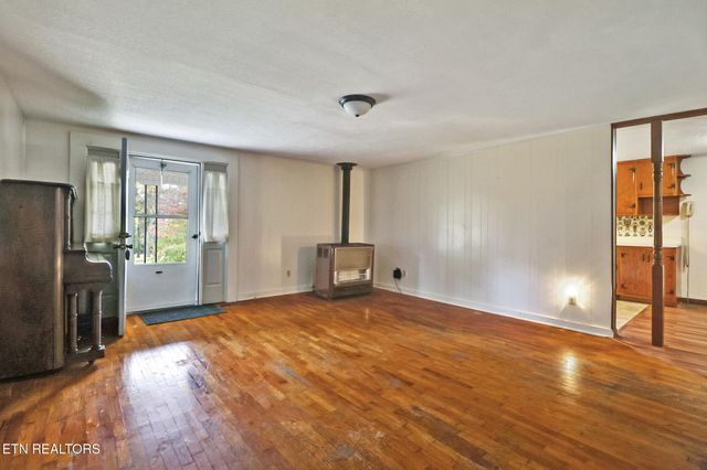 501 Hill Rd, Jamestown, TN 38556