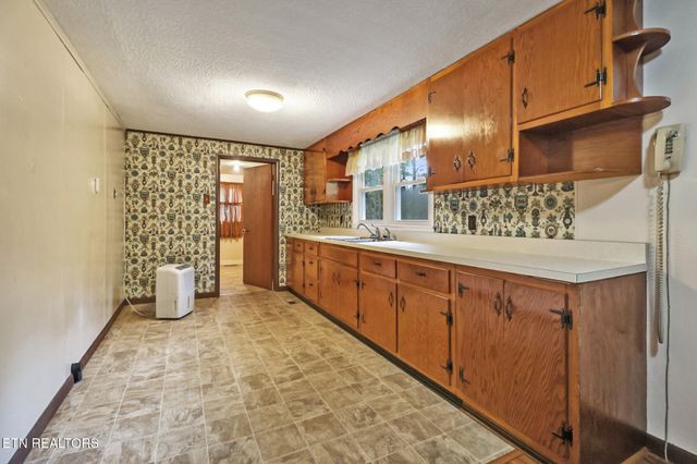 501 Hill Rd, Jamestown, TN 38556