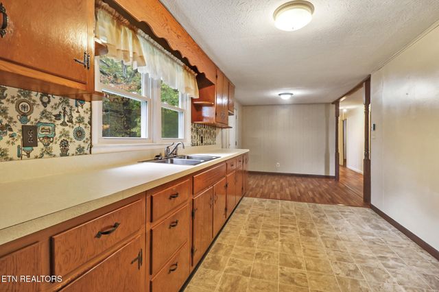 501 Hill Rd, Jamestown, TN 38556