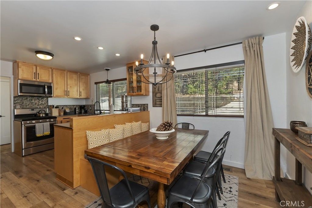 Image 12 of property listing at 1308 Sequoia, Lake Arrowhead, CA 92352