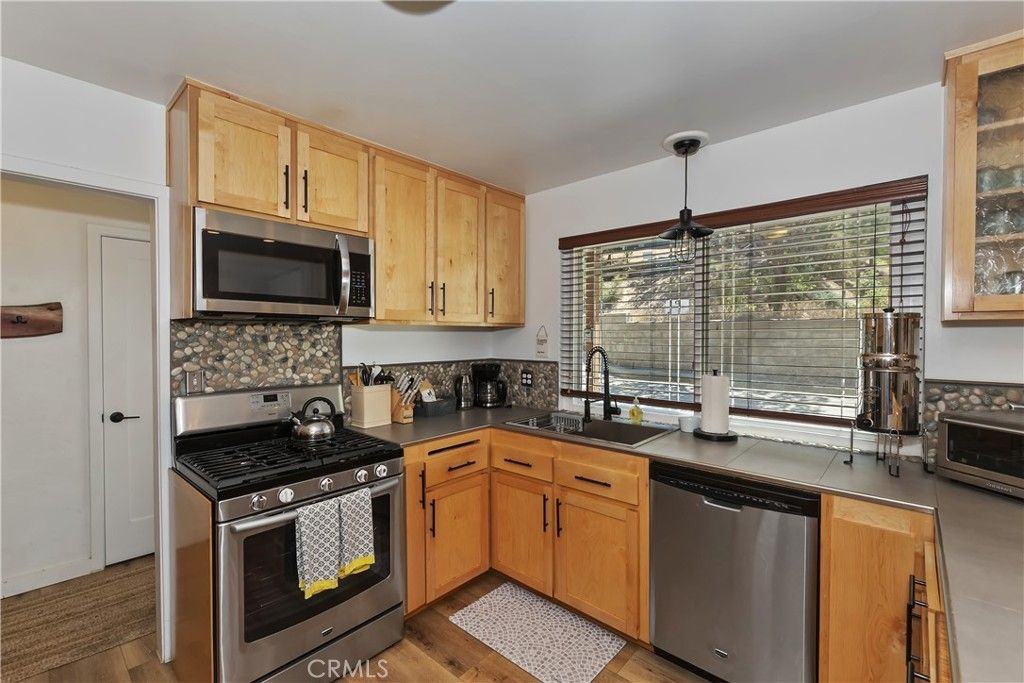 Image 13 of property listing at 1308 Sequoia, Lake Arrowhead, CA 92352