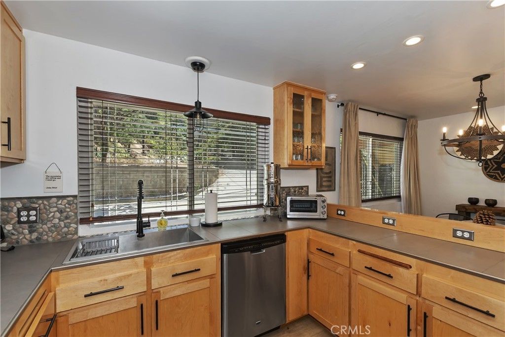 Image 14 of property listing at 1308 Sequoia, Lake Arrowhead, CA 92352