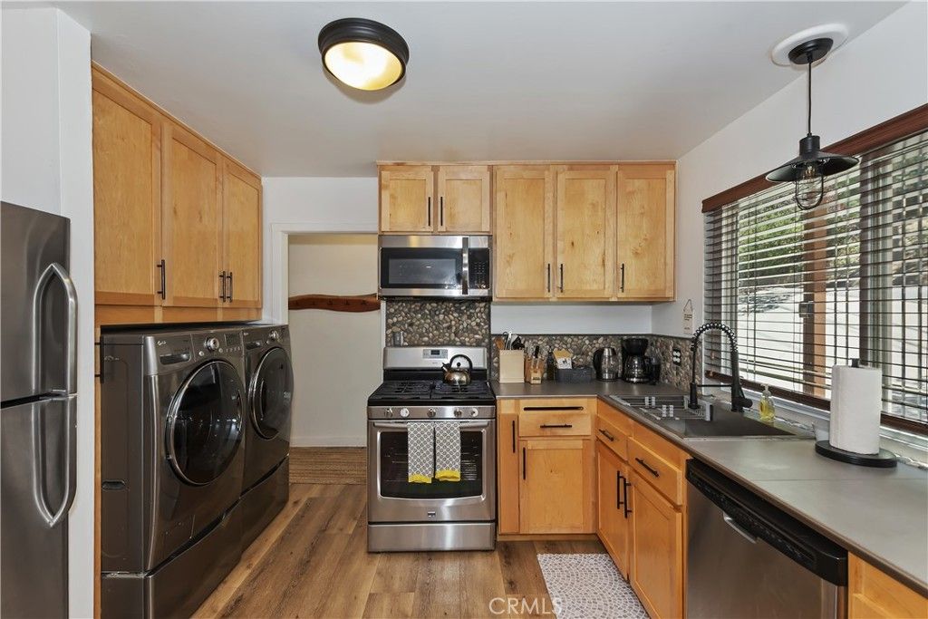 Image 15 of property listing at 1308 Sequoia, Lake Arrowhead, CA 92352