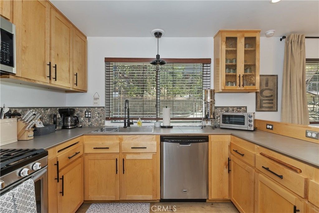 Image 16 of property listing at 1308 Sequoia, Lake Arrowhead, CA 92352