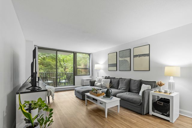 2740 N Pine Grove Avenue 3D, Chicago, IL 60614