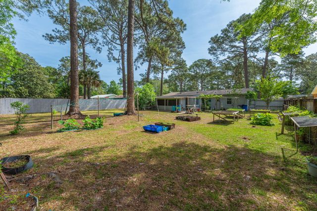 16 SW Temple Avenue, Fort Walton Beach, FL 32548
