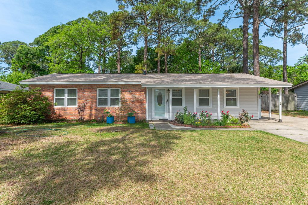 16 SW Temple Avenue, Fort Walton Beach, FL 32548