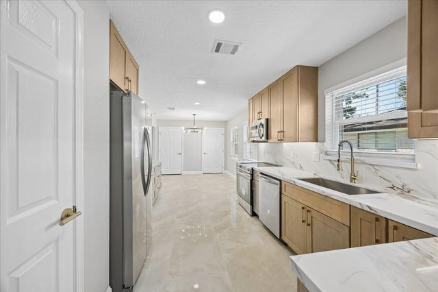 1802 San Sebastian Lane, Houston, TX 77058