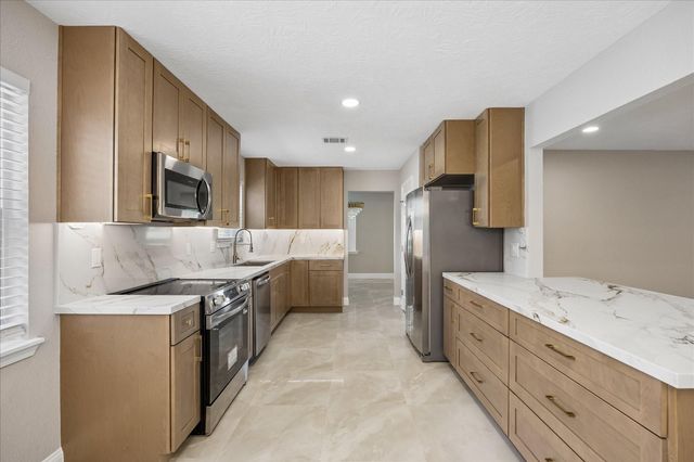1802 San Sebastian Lane, Houston, TX 77058