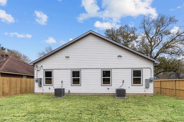 1010 Junell Street, Houston, TX 77088