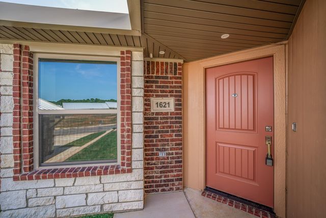 1621 Big Bend, Longview, TX 75605