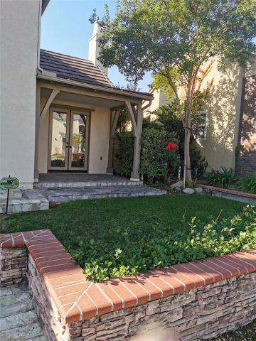 1318 S Swan Loop, Upland, CA 91784