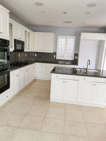 1318 S Swan Loop, Upland, CA 91784