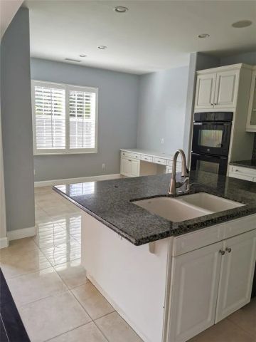 1318 S Swan Loop, Upland, CA 91784