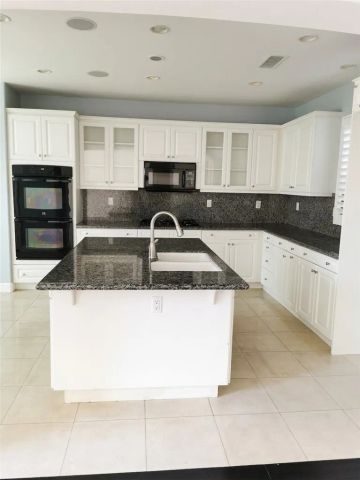 1318 S Swan Loop, Upland, CA 91784