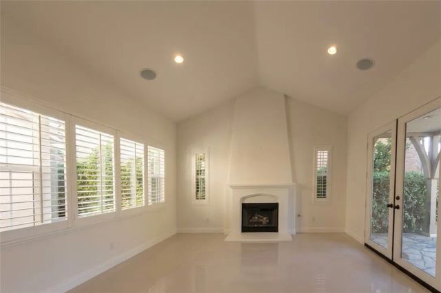 1318 S Swan Loop, Upland, CA 91784
