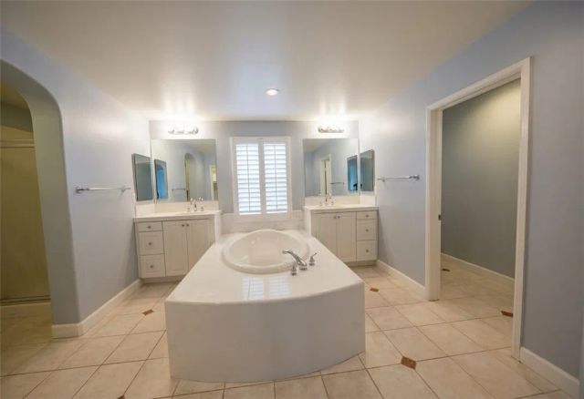 1318 S Swan Loop, Upland, CA 91784