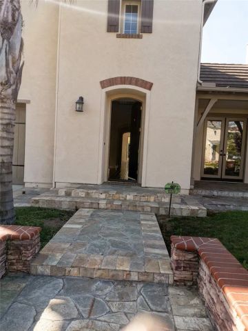 1318 S Swan Loop, Upland, CA 91784