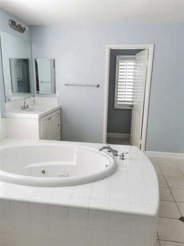 1318 S Swan Loop, Upland, CA 91784