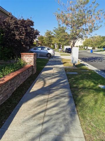 1318 S Swan Loop, Upland, CA 91784