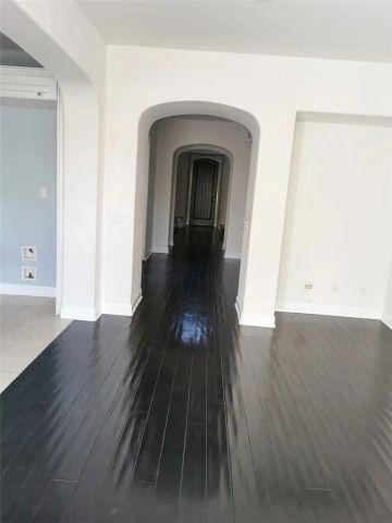 1318 S Swan Loop, Upland, CA 91784