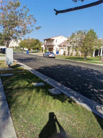 1318 S Swan Loop, Upland, CA 91784