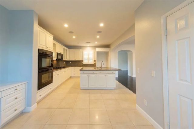 1318 S Swan Loop, Upland, CA 91784