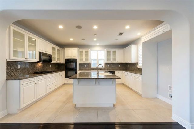 1318 S Swan Loop, Upland, CA 91784