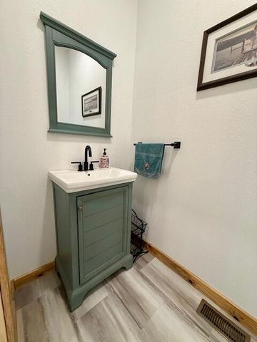 16444 Freedom Road, Willow Springs, MO 65793