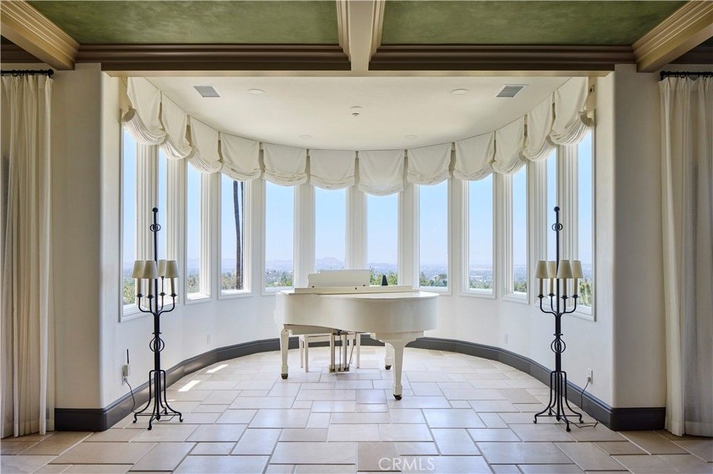 Image 7 of property listing at 2019 Polo Court, Riverside, CA 92506